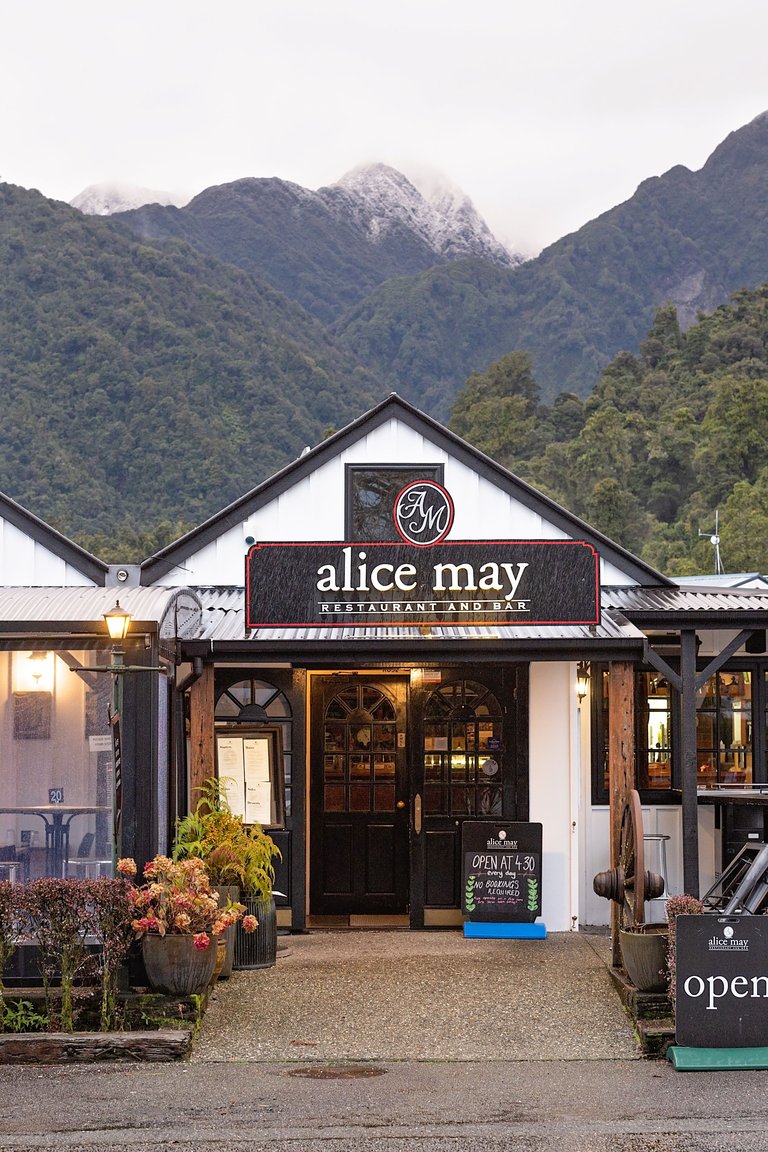 Alice-May-Restaurant-Franz-Josef,-West-Coast-5-(credit-Clint-Trahan)