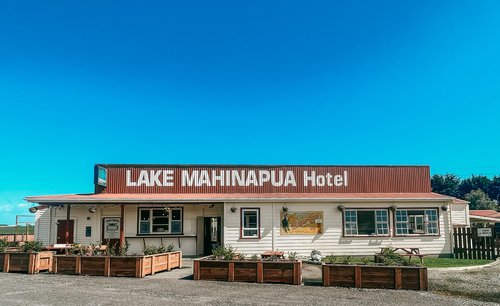 Lake Mahinapua Hotel