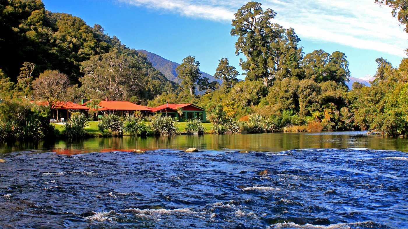 Wilderness Lodge Lake Moeraki.jpg