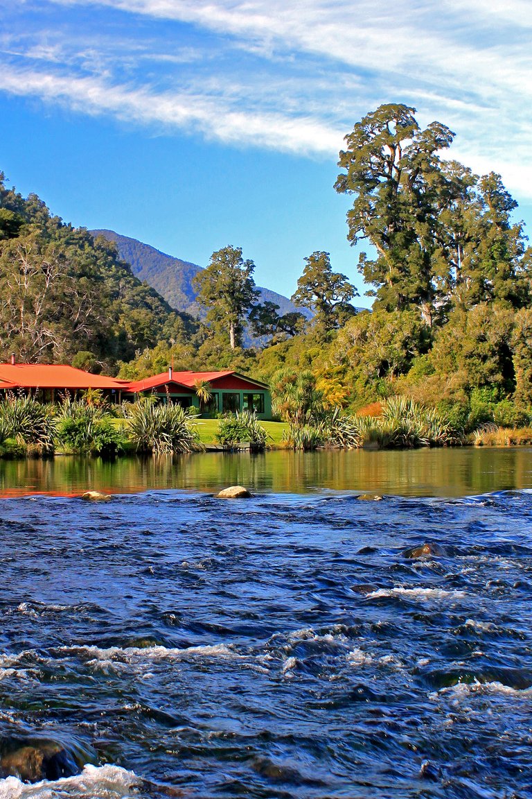 Wilderness Lodge Lake Moeraki.jpg